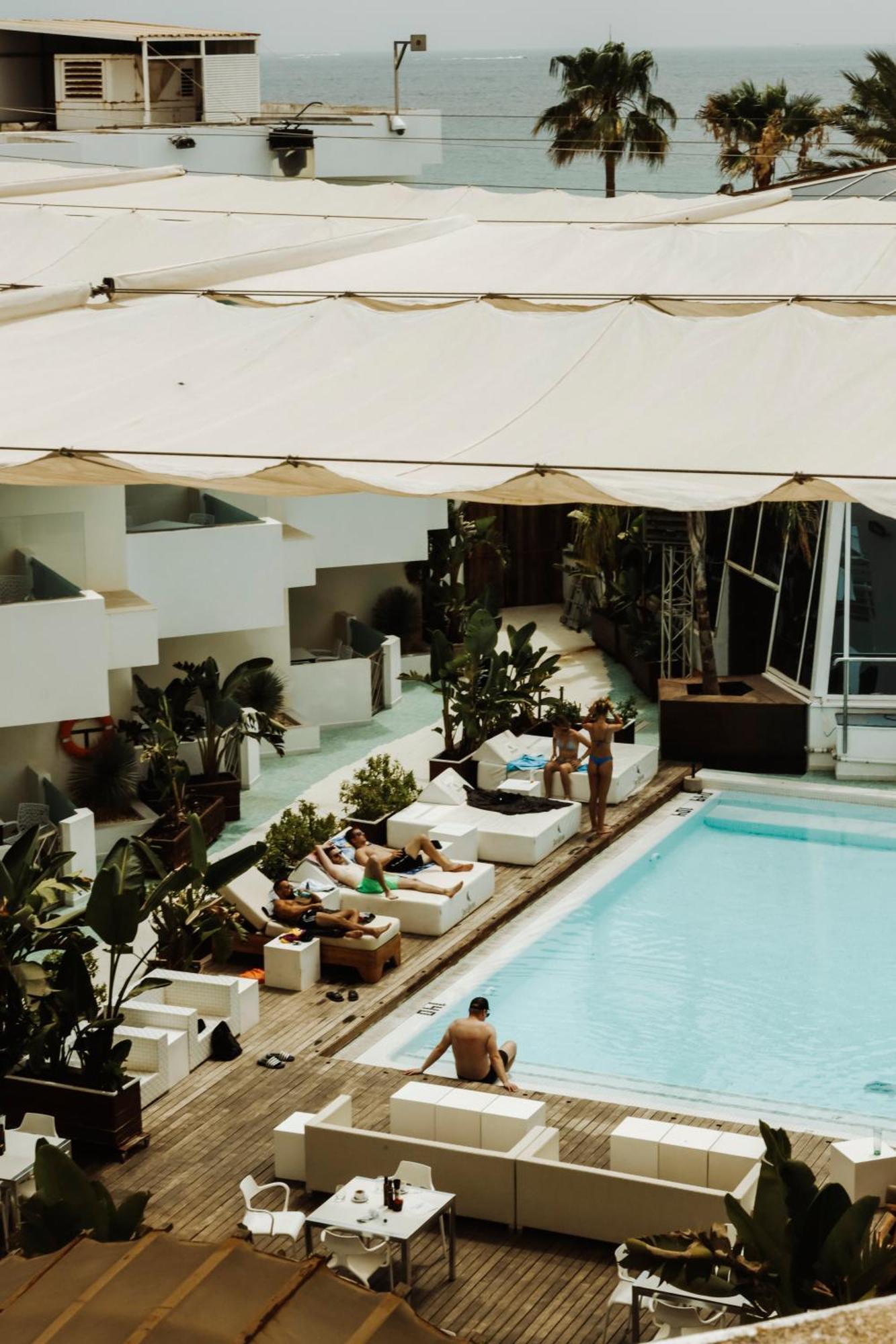 อปาร์ตาเมนโตส โบราโบรา - สำหรับผู้ใหญ่เท่านั้น Aparthotel ปลายาเดนบอสซา ภายนอก รูปภาพ