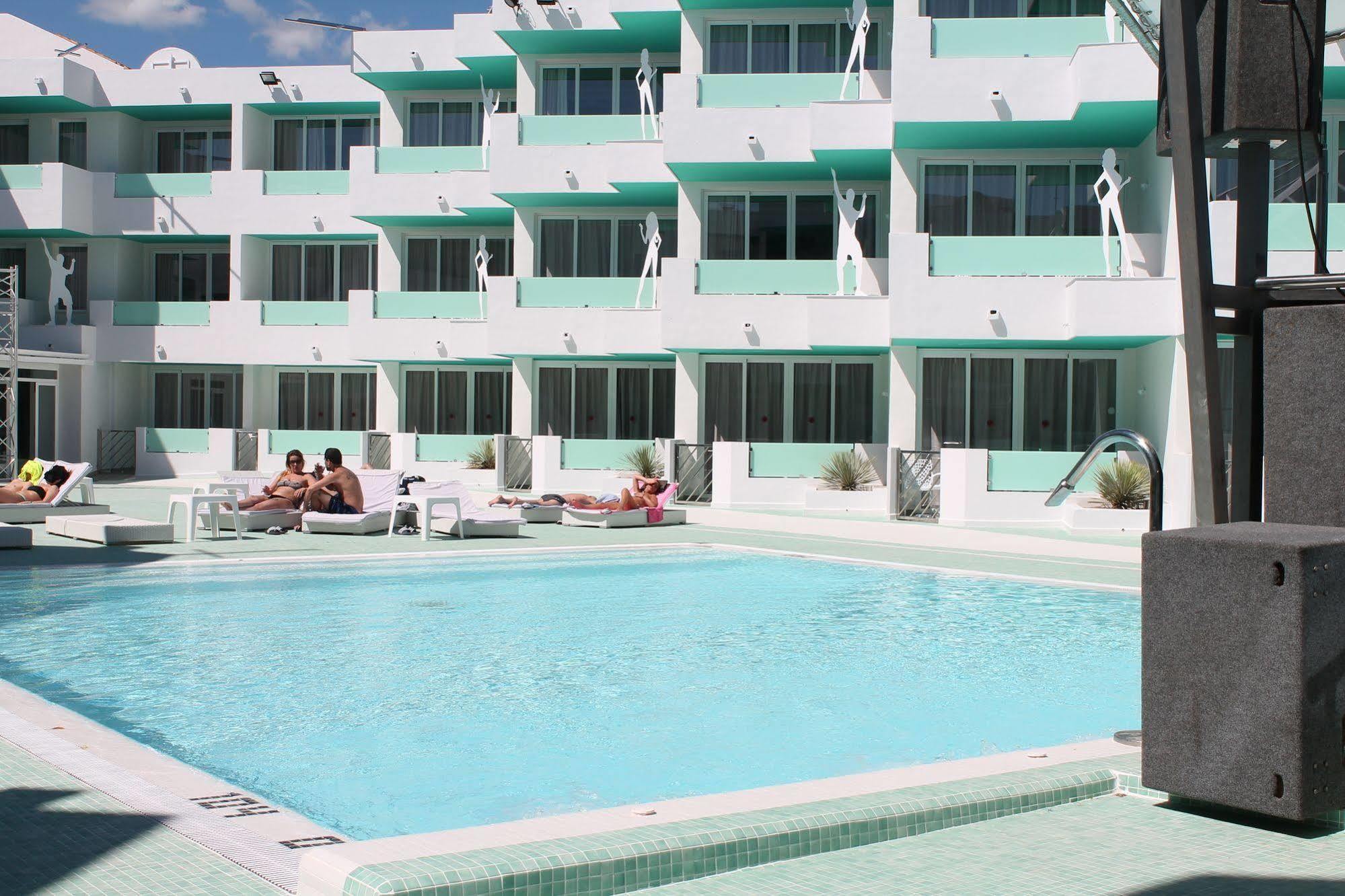 อปาร์ตาเมนโตส โบราโบรา - สำหรับผู้ใหญ่เท่านั้น Aparthotel ปลายาเดนบอสซา ภายนอก รูปภาพ