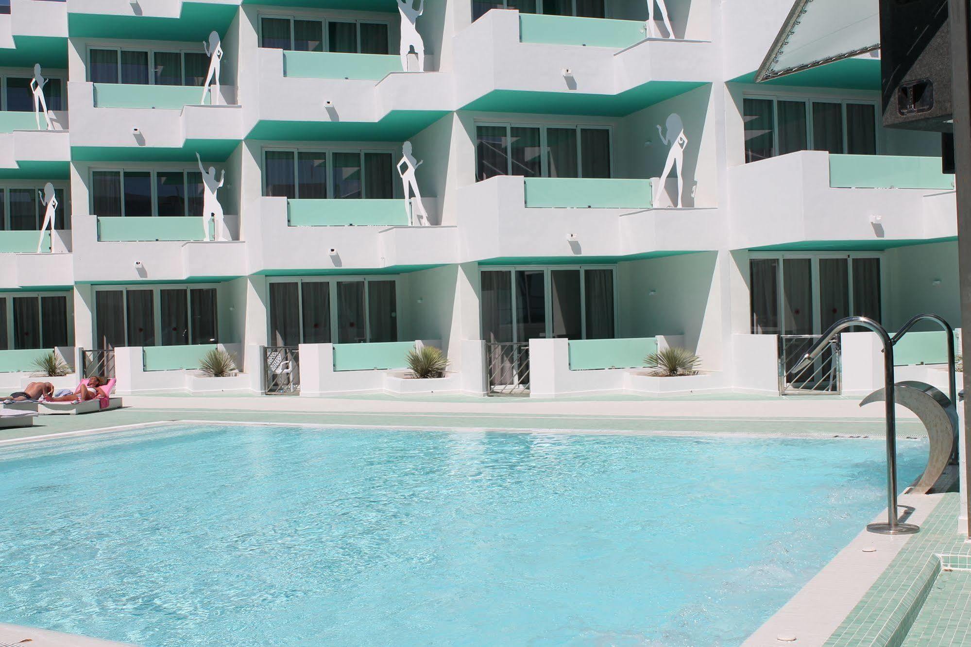 อปาร์ตาเมนโตส โบราโบรา - สำหรับผู้ใหญ่เท่านั้น Aparthotel ปลายาเดนบอสซา ภายนอก รูปภาพ